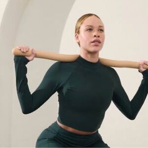 Athleta Interval Mock Neck Forest Green Long Sleeve Crop Top